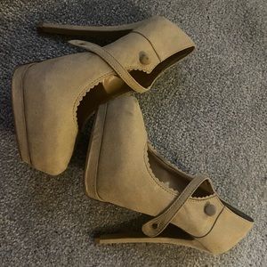 Ladies Mary Jane heels 6.5